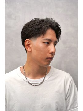 トラスト ザ バーバー 東京駅八重洲店(TRUST the Barber) センターパート/ニュアンスパーマ/ツーブロック