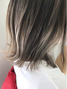 フロート 小阪店(float) バレイヤージュホワイトカラー＿結婚式,前下がり,斜めバング