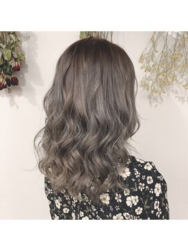 ロイズ(Royd's) 外国人風シルバーアッシュ☆