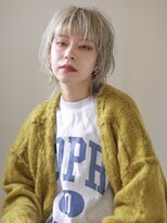 テトヘアー(teto hair) ウルフカット、ブリーチカラー、ホワイトブロンド
