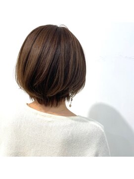 ウル(ulu) ショートボブ/透明感ベージュ