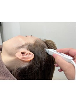 【新体感！CICA美容液配合ヘッドスパ導入】高速水流で血行促進♪ 頭皮ケアで髪を健康的に