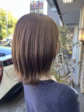 バイエイト 野並店(By Eight) アッシュカラー×外ハネスタイル