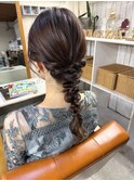 定番のシンプル編み下ろしヘアアレンジ