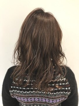 コム(com by neolive) ピンクベージュで艶感を♪