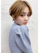 イルウィ(irwi)&nbsp;【トレンド】ホワイトブロンドカラー　センターパートショート