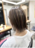 切りっぱなしボブ×上品なハイライト