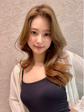 ロンド アンブル 四条烏丸(Lond ambre) トレンドを満喫。透明感カラーとゆったりカールのくびれヘア