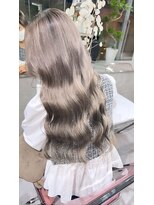 ラヴィキョート(Lavy kyoto)&nbsp;大人可愛い20代30代40代ハイトーングレージュ小顔レイヤーロング