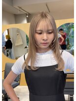 スタン 渋谷(Stam)&nbsp;ナチュラルブロンド顔周りレイヤー冬カラー透明感ブリーチ渋谷駅