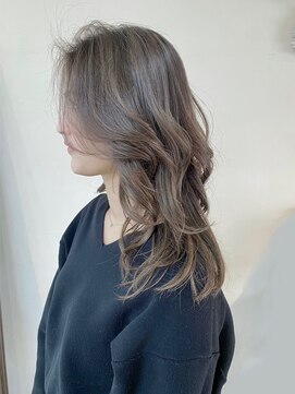 コニーズヘアサロン(Connie's Hair Salon) ふんわりとした優しい雰囲気のソフトグレー