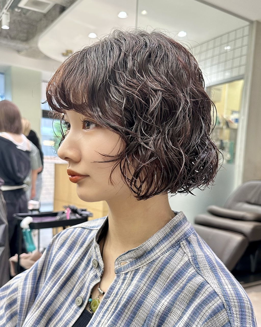 ホロ(hollo) レイヤーボブパーマプードルパーマ切りっぱなしボブヘア
