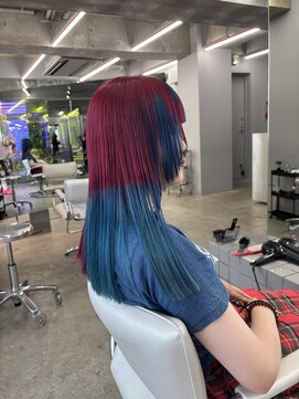 オーン 渋谷(OOn) ブルー×レッドのデザインルーツカラー