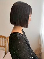 アモレット(amoretto)&nbsp;切りっぱなしボブ ぱつっとボブ 20代 黒髪 アッシュ レイヤー
