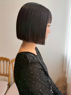 アモレット(amoretto) 切りっぱなしボブ ぱつっとボブ 20代 黒髪 アッシュ レイヤー
