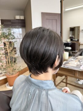 トップスタイル リッチ 丸みシルエットで魅せる大人女性のショートスタイル