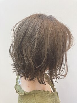 ナディアバイカリス(Nadia by charis) 前下がりボブ|ナチュラル|オリーブ|ボブ