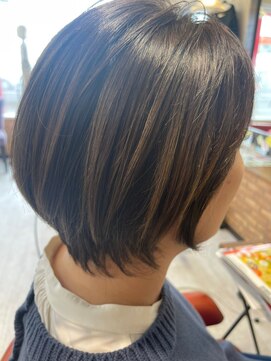 ヘアスタジオブービー 艶・ナチュラルショート・ハイライト