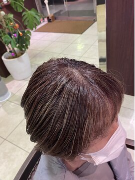 美容室 イルフェドゥ(Il fait doux) 白髪ぼかしハイライトショートボブ