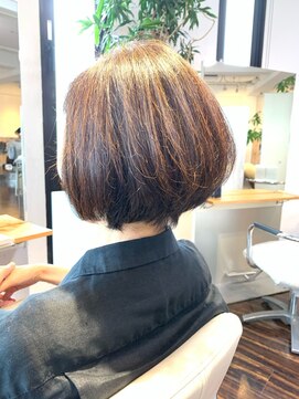 アトリエアルシュ(atelier ARCHE) 天然100%ヘナのハナヘナで丸みツヤボブ