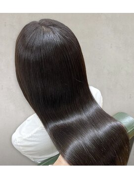 ユキオ ダル(Yukio Dal) 20代30代40代小顔透明感アッシュレイヤーヘアストレート