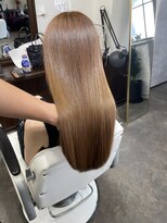 ムーブ(Moob)&nbsp;ベージュカラーで大人の色っぽさを演出【別府】