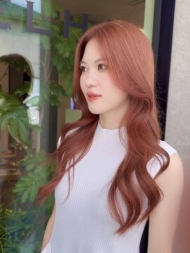 ジゼラ(GISELA) オレンジベージュ ブリーチカラー ウェーブ巻き ハイトーン