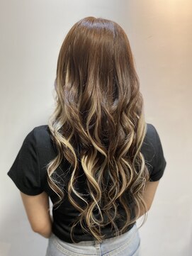 フツーロ 栄(FUTURO) プルエクステ