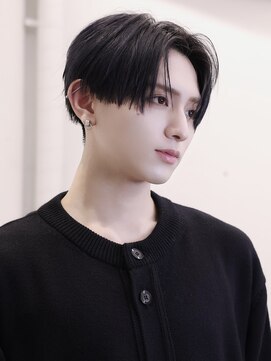 アーリー(Ali'i) ストレートセンターパート/縮毛矯正/刈り上げ/韓国