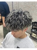 大人の縦落ちスパイラルパーマ×ホワイトメッシュ