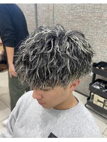 Dominion BarberShop【ドミニオンバーバーショップ】【9月中旬 NEW OPEN(予定)】 大人の縦落ちスパイラルパーマ×ホワイトメッシュ