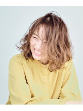 ウヴリール(uvrir) #ミディアムボブ#グラデーションカラー