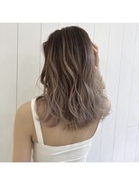 スリーエヌ(NNN)&nbsp;外国人風バレイヤージュ