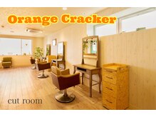オレンジクラッカー(Orange Cracker)の雰囲気（光が差し込む温かな活気あるカットスペース【久米川】）