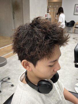 ラヴィズムバイフィフス(LUVISM by fifth) ツイストスパイラルパーマスパイキーショート短髪新潟万代