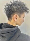 ツーブロック刈り上げツイストパーマアップバングメンズヘア