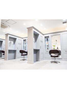 落ち着いた店内で穏やかなサロンタイムをお過ごしください♪マンツーマン施術だからお悩みも相談しやすい◎