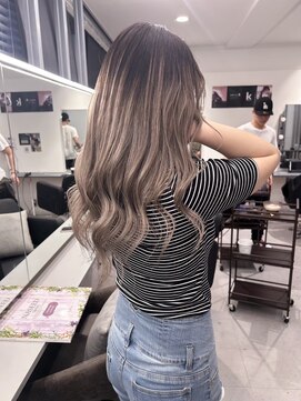 キング 梅田(K!ng) 縮毛矯正髪質改善ハイライトレイヤーカット梅田美容室エクステ