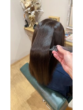 ルミエール(lumiere) シルクのような仕上がり♪つや感縮毛矯正＆カラー☆