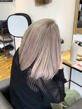 ファヴォリヘアー(favori hair) ハイトーンカラー/ボブ