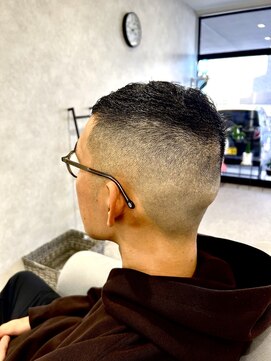 バーバーサンクチュアリ(Barber Sanctuary) クロップフェードスタイル