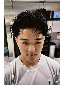 フランクスバーバーザスタンド(Frank’s barber the stand) スペインカール/スパイキーショート/フェザーパーマ/飯田橋E