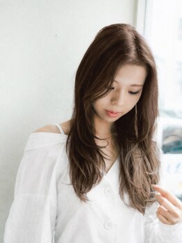 ウタシロイロ(uta shiroiro)の写真/“抜け感カラー”で、自分らしいちょうどいいおしゃれを。