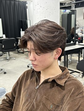 ピア ヤクイン(Pia Yakuin) 毛流れセンターパート　ブラウンカラー