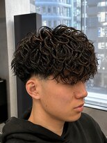 キングオブヘア バイ ノイズ 梅田茶屋町店(KING of hair by NOISM) スペインカールスパイラルパーマセンター分けヘアスタイル韓国