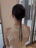 アヴェイル ヒロオ(a'vail Hiroo)&nbsp;結婚式お呼ばれパーティ大人可愛いカチモリヘアアレンジ