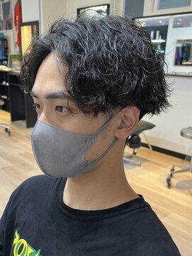 ウェイビーエフティフィフス 横浜西口(WAVEY ft.fifth) 波巻きスパイラルパーマセンターパート波巻きパーマツーブロック