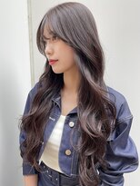 顔まわりカットロングヘアレイヤーカット巻き髪ブラウンベージュ