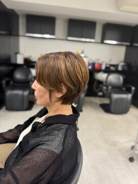 アイズ 本厚木(AIZU) ショート×白髪ぼかしハイライト