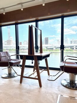 シロ バイ ニコ(SHIRO by nico)の写真/【蔵前駅徒歩2分】隅田川を眺めながら髪も心もリラックス♪上質なサロンタイムをお過ごし下さい。